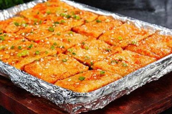 路邊小吃香煎鐵板豆腐用的是什么豆腐 學鐵板豆腐培訓需要多少錢