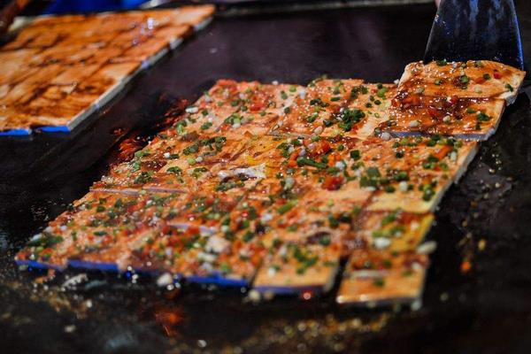 路邊小吃香煎鐵板豆腐用的是什么豆腐 學鐵板豆腐培訓需要多少錢