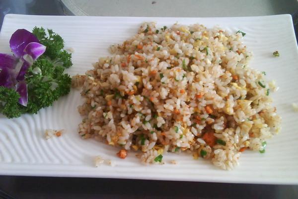 海膽炒飯?jiān)趺醋龊贸杂趾?jiǎn)單 海膽炒飯的做法