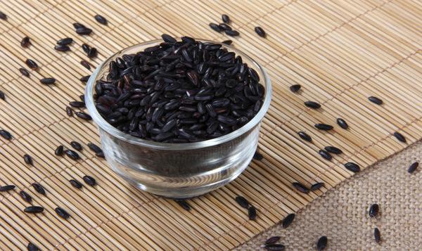 黑米生打粉還是熟打粉 黑米炒到什么程度叫熟