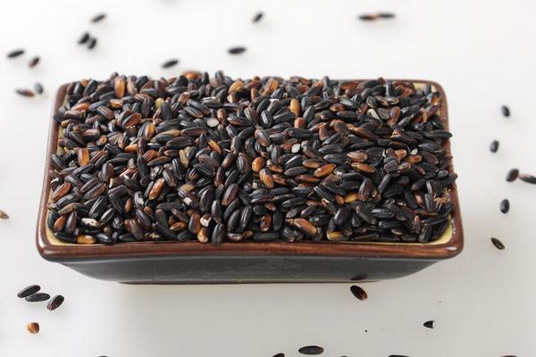 黑米生打粉還是熟打粉 黑米炒到什么程度叫熟