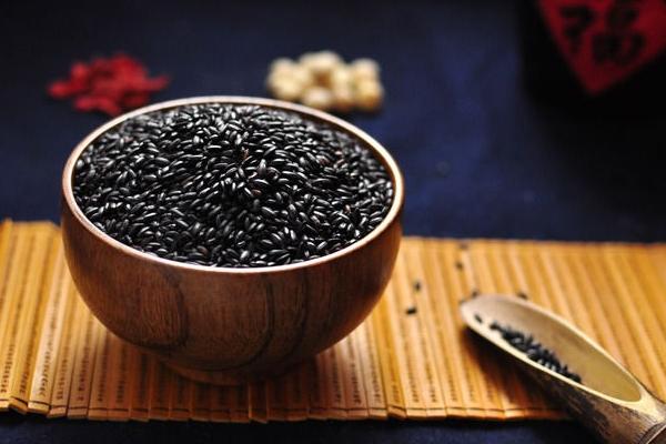 黑米生打粉還是熟打粉 黑米炒到什么程度叫熟