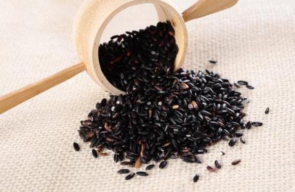 黑米真假的鑒別方法 假黑米煮熟后是什么樣