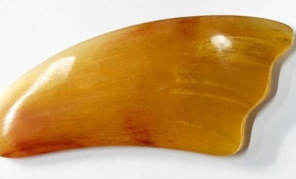 砭石刮痧板和牛角刮痧板哪個好 牛角刮痧板怎么用