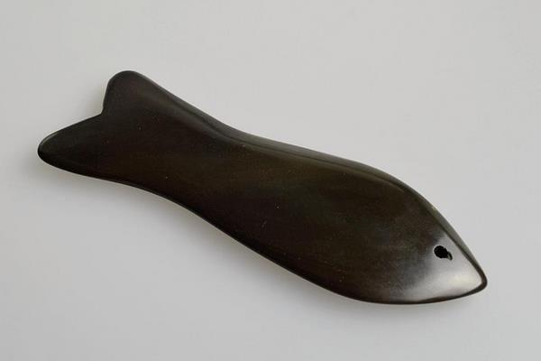 砭石刮痧板和牛角刮痧板哪個好 牛角刮痧板怎么用