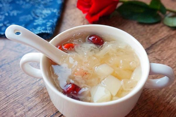 銀耳怎樣熬出膠 銀耳為什么熬不粘稠