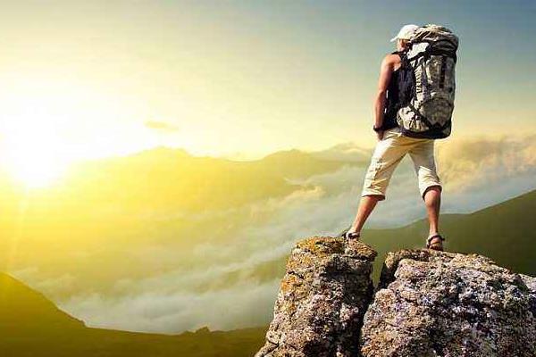 夢見站在高處是什么意思 夢到被困在高處下不來有什么預兆