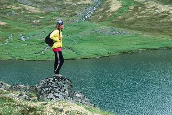 夢見站在高處是什么意思 夢到被困在高處下不來有什么預兆