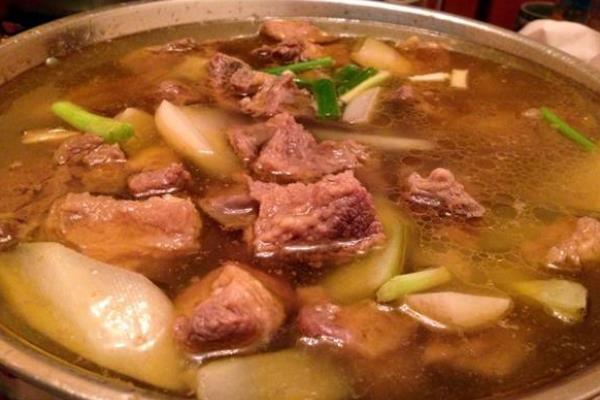 怎樣燉牛腩又爛又好吃 高壓鍋清燉牛腩的做法大全