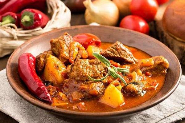 怎樣燉牛腩又爛又好吃 高壓鍋清燉牛腩的做法大全