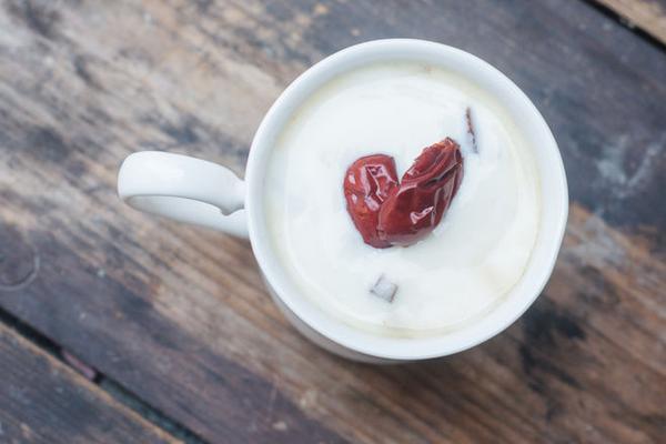 酸奶好還是純牛奶好 牛奶做什么簡單又好吃