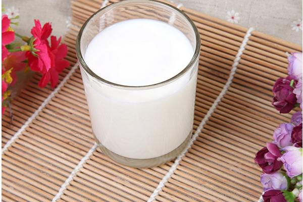 酸奶好還是純牛奶好 牛奶做什么簡單又好吃