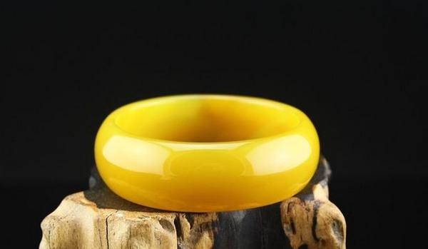 玉髓和瑪瑙的區別是什么 玉髓手鐲一般多少錢