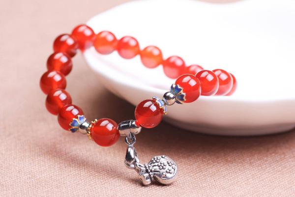 玉髓和翡翠的區別是什么 白貝母和紅玉髓哪個貴