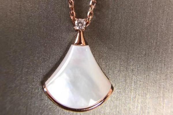 玉髓和翡翠的區別是什么 白貝母和紅玉髓哪個貴