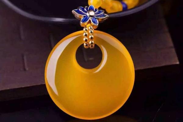 玉髓和翡翠的區別是什么 白貝母和紅玉髓哪個貴