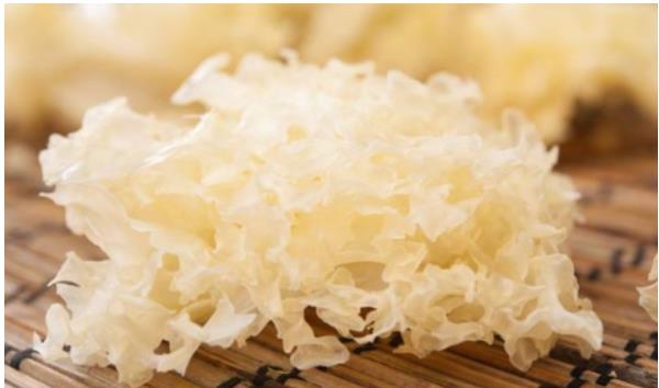 銀耳可以炒來吃嗎 銀耳干的好還是鮮的好