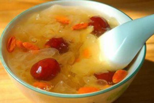 銀耳湯什么時候喝最好 喝銀耳湯有什么好處
