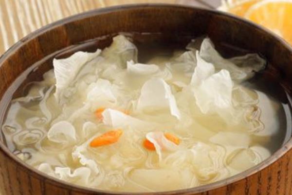 銀耳湯什么時候喝最好 喝銀耳湯有什么好處