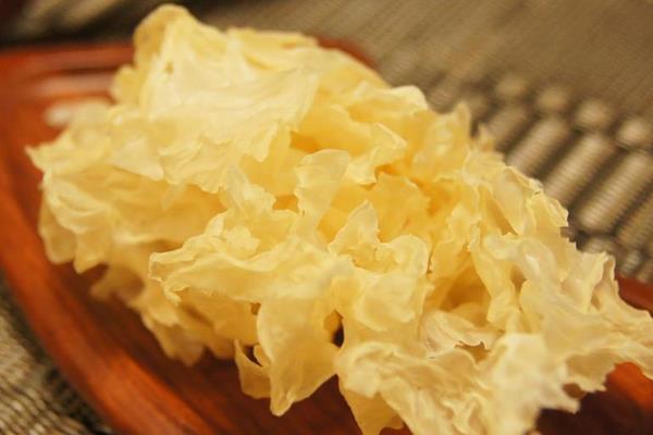 雪耳的功效與作用及禁忌 雪耳可以隔夜吃嗎