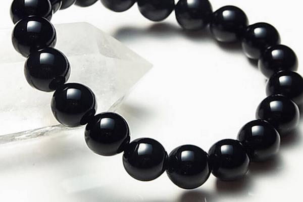 黑水晶手鏈?zhǔn)袌?chǎng)價(jià)格多少錢一串 黑水晶產(chǎn)地在哪里