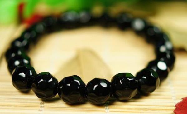黑水晶手鏈?zhǔn)袌?chǎng)價(jià)格多少錢一串 黑水晶產(chǎn)地在哪里