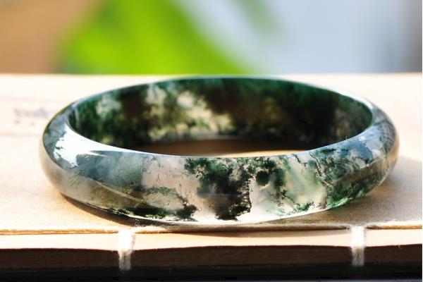 冰種玉髓是什么材料 水草玉髓手鐲價值多少