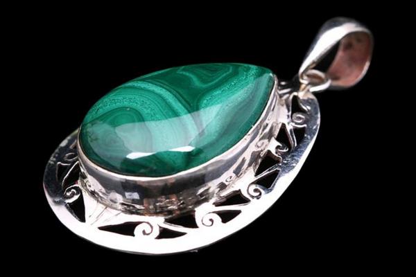 孔雀石對人的危害是什么 孔雀石怎么恢復(fù)光澤