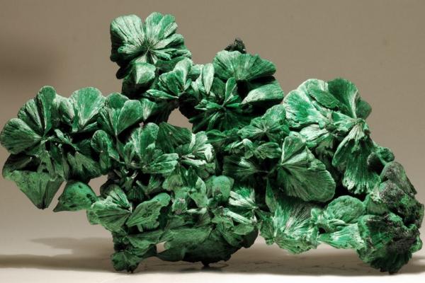 孔雀石市場(chǎng)價(jià)格多少錢一克 孔雀石產(chǎn)地是哪里