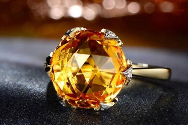 黃水晶產地在哪里 紫水晶好還是黃水晶好