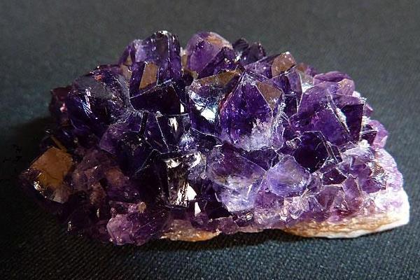 天然水晶市場價格多少錢一克 天然水晶和人造水晶的區別是什么