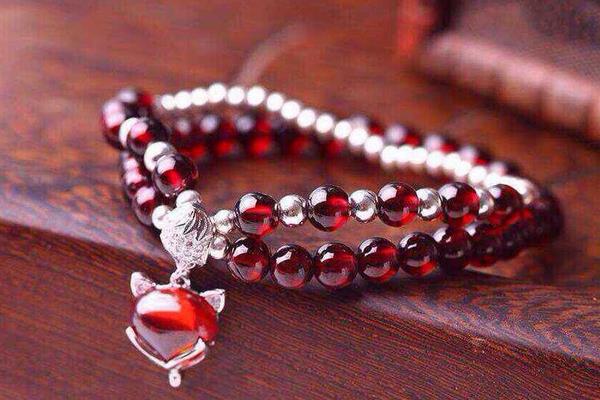 孕婦可以帶石榴石嗎 石榴石可以辟邪嗎
