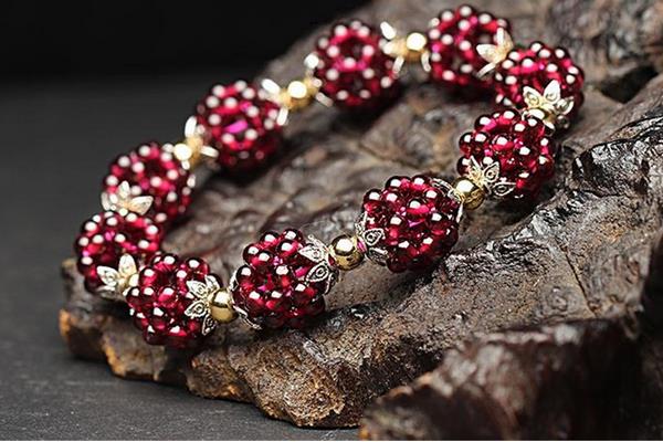 石榴石手鏈佩戴的忌諱 哪些人不適合戴石榴石