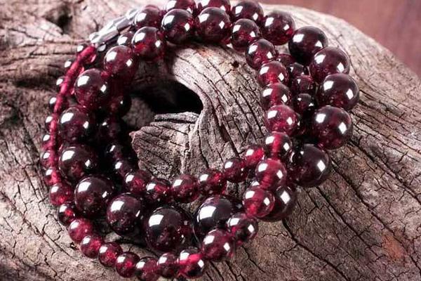 石榴石手鏈多少顆最好 石榴石手鏈佩戴幾圈好