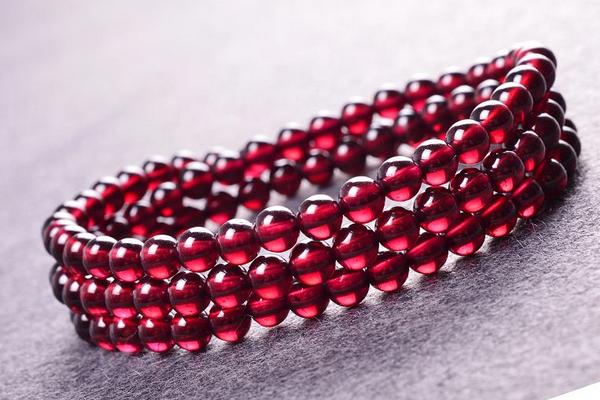 石榴石手鏈多少顆最好 石榴石手鏈佩戴幾圈好