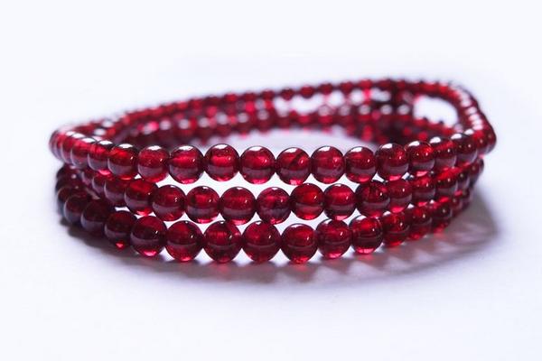 石榴石手鏈多少顆最好 石榴石手鏈佩戴幾圈好