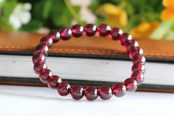 石榴石是水晶嗎 石榴石怎么區分好壞