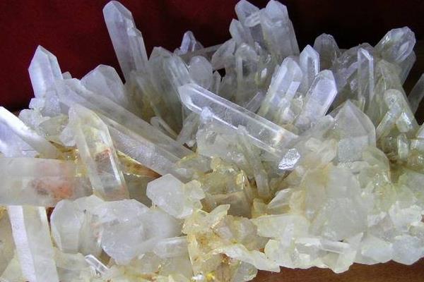 天然水晶眼鏡怎么鑒別 天然水晶怎么鑒別真假