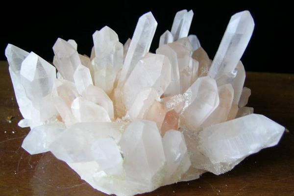 天然水晶眼鏡怎么鑒別 天然水晶怎么鑒別真假