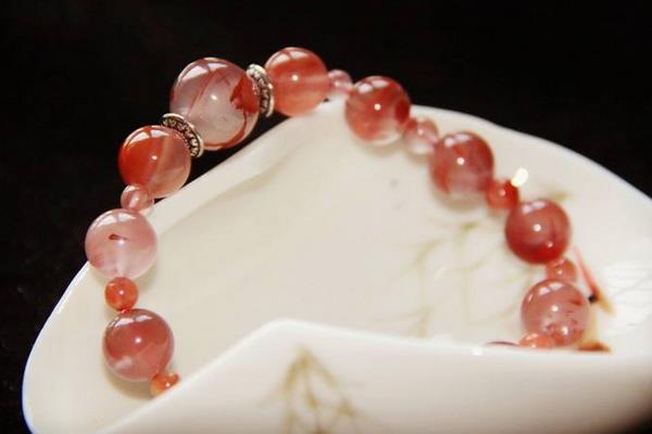 南紅瑪瑙市場(chǎng)價(jià)格多少一克 南紅瑪瑙產(chǎn)地在哪里