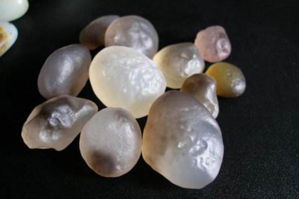 新疆戈壁瑪瑙市場價格多少錢一克 戈壁瑪瑙值錢嗎