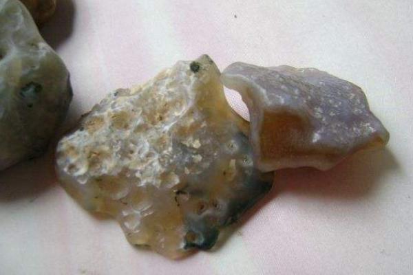 新疆戈壁瑪瑙市場價格多少錢一克 戈壁瑪瑙值錢嗎