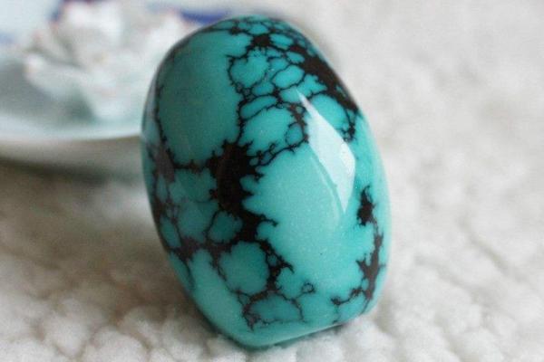 綠松石什么顏色最好 綠松石如何盤