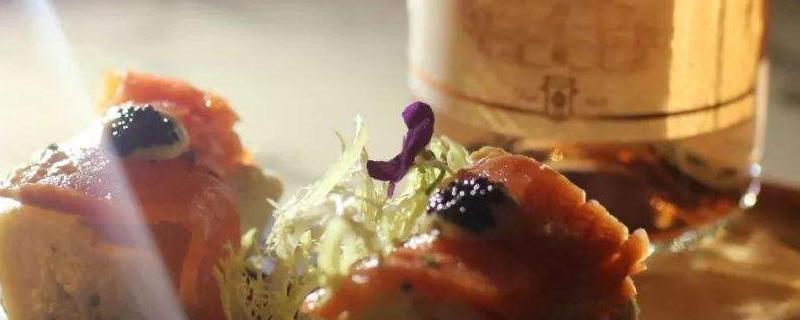 吃三文魚用什么醬沾著吃 吃三文魚配什么酒