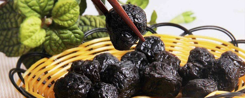 烏梅是什么水果做的？制作復雜需二次烘焙，開胃止咳營養高