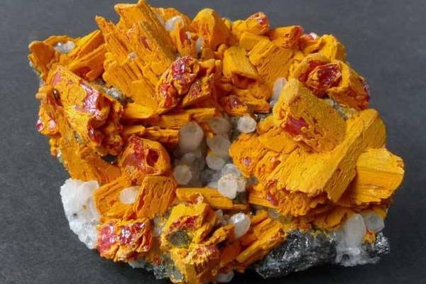 雄黃多少一斤(附功效與作用)