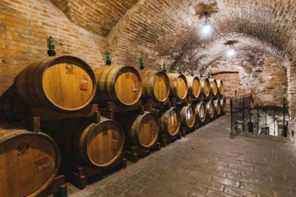 農村辦酒廠的利潤分析，需要什么手續，房子需要多大？