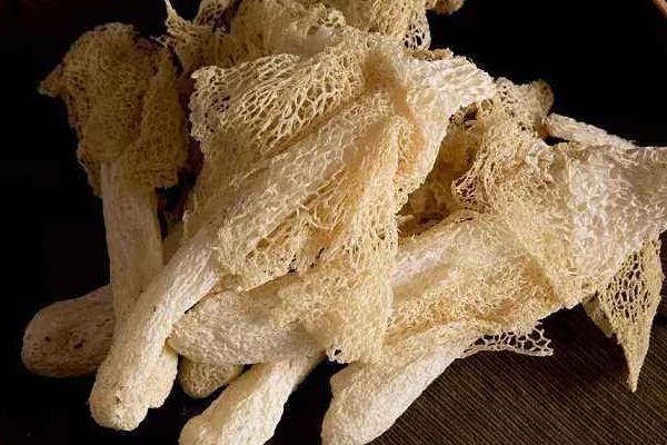 竹蓀變成褐色還能吃嗎,變黃或變黑還能吃嗎