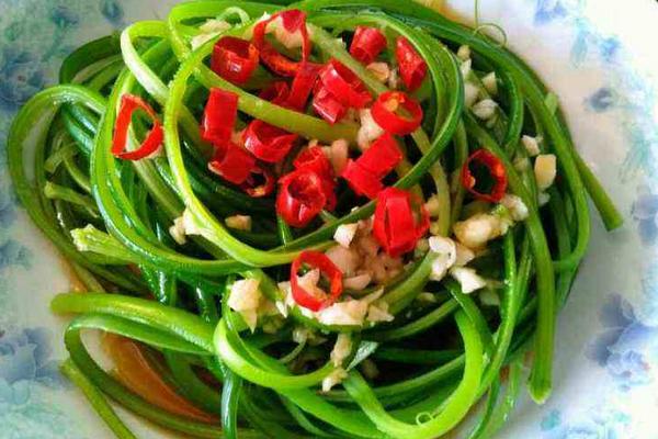 蒜苔苗能吃嗎？蒜苔頭上的花苞能吃嗎？