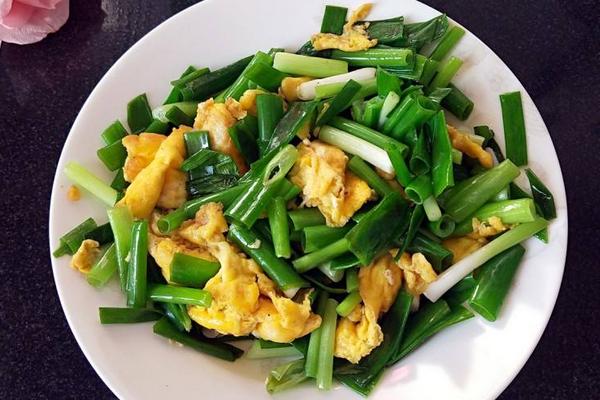 洋蔥長出的苗能吃嗎?怎么做好吃